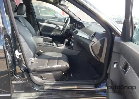 2012 Mercedes-Benz C 250 Sport из США, поврежденный, VIN WDDGF4HB4CA644468